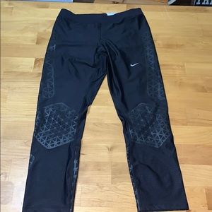 Nike women’s leggings M capri compression